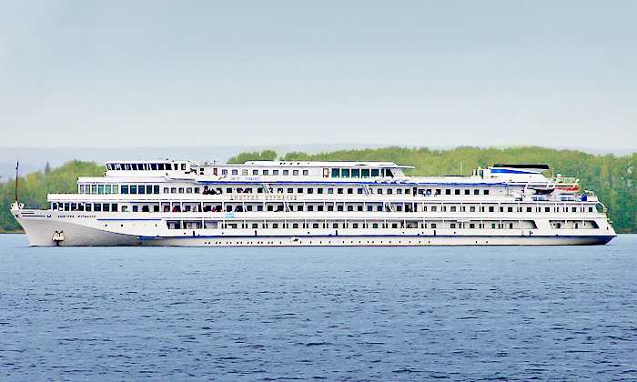 Теплоходы "Дмитрий Фурманов" и "Владимир Маяковский": asosnin — LiveJournal